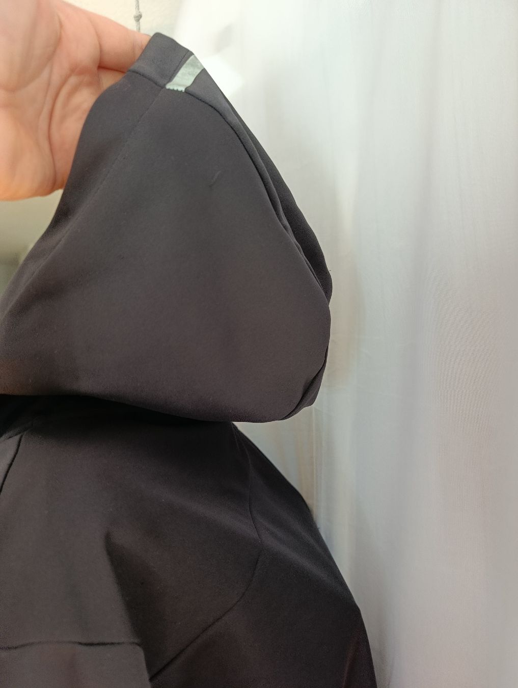 Giacche: Schwarze Softshell Jacke mit Kapuze, Grösse L – Usato da Trimbach venduto da lysy507777 2