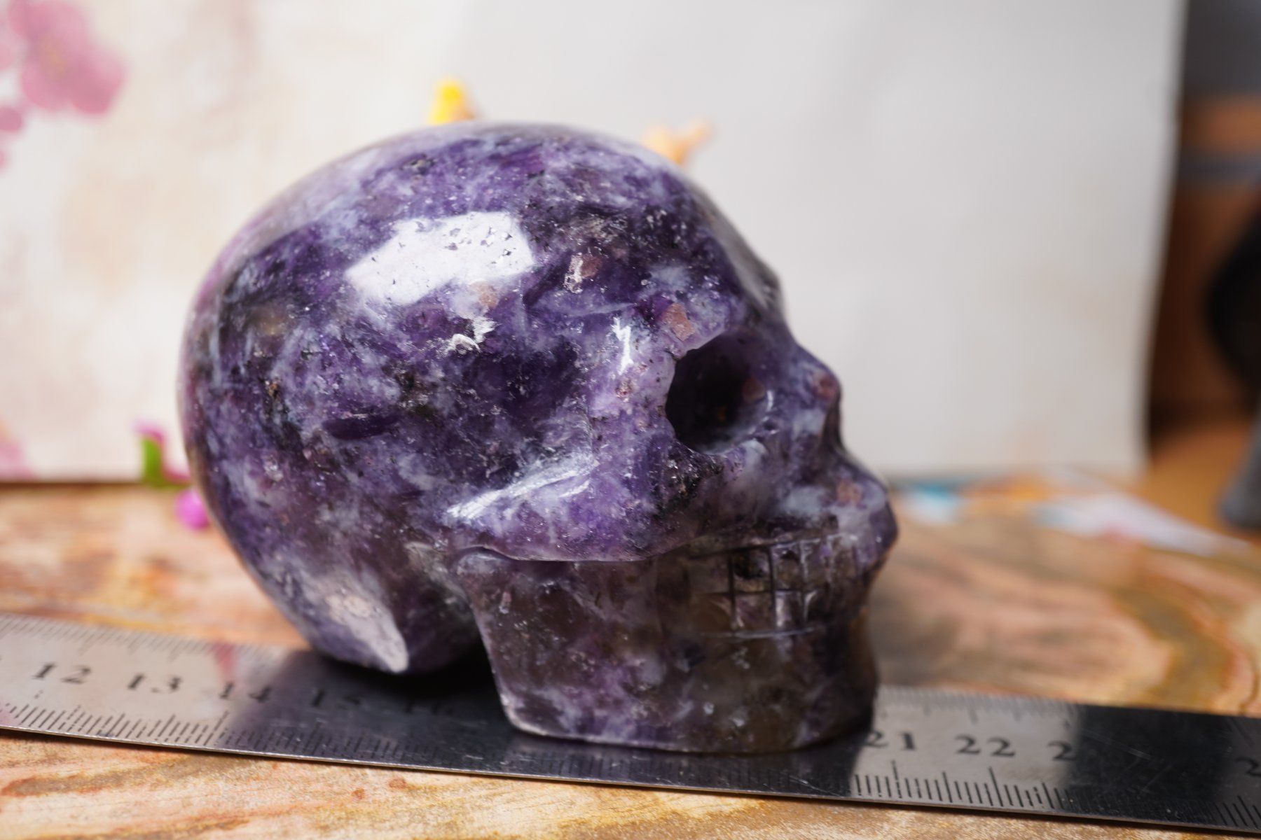 Minerali & Pietre curative: Lepidolith      Skull   8cm x 6cm    Selten – Nuovo e nell'imballaggio originale da Eschenbach SG venduto da topstone 8