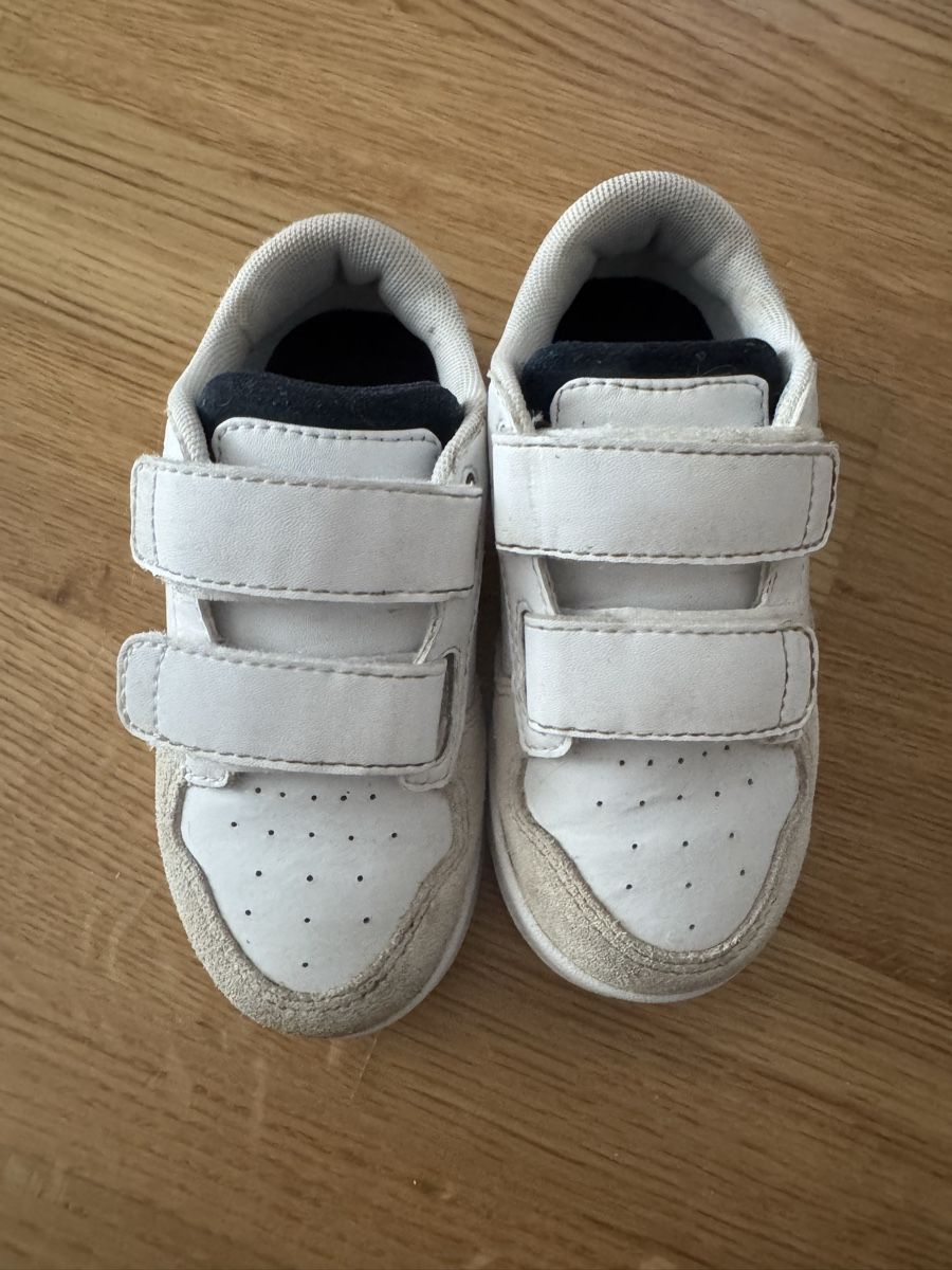 Lacoste Scarpe per ragazzi: Baskets Lacoste enfant blanc et rouge, taille 25. – Usato da La Chaux-de-Fonds venduto da kel_9khc 1