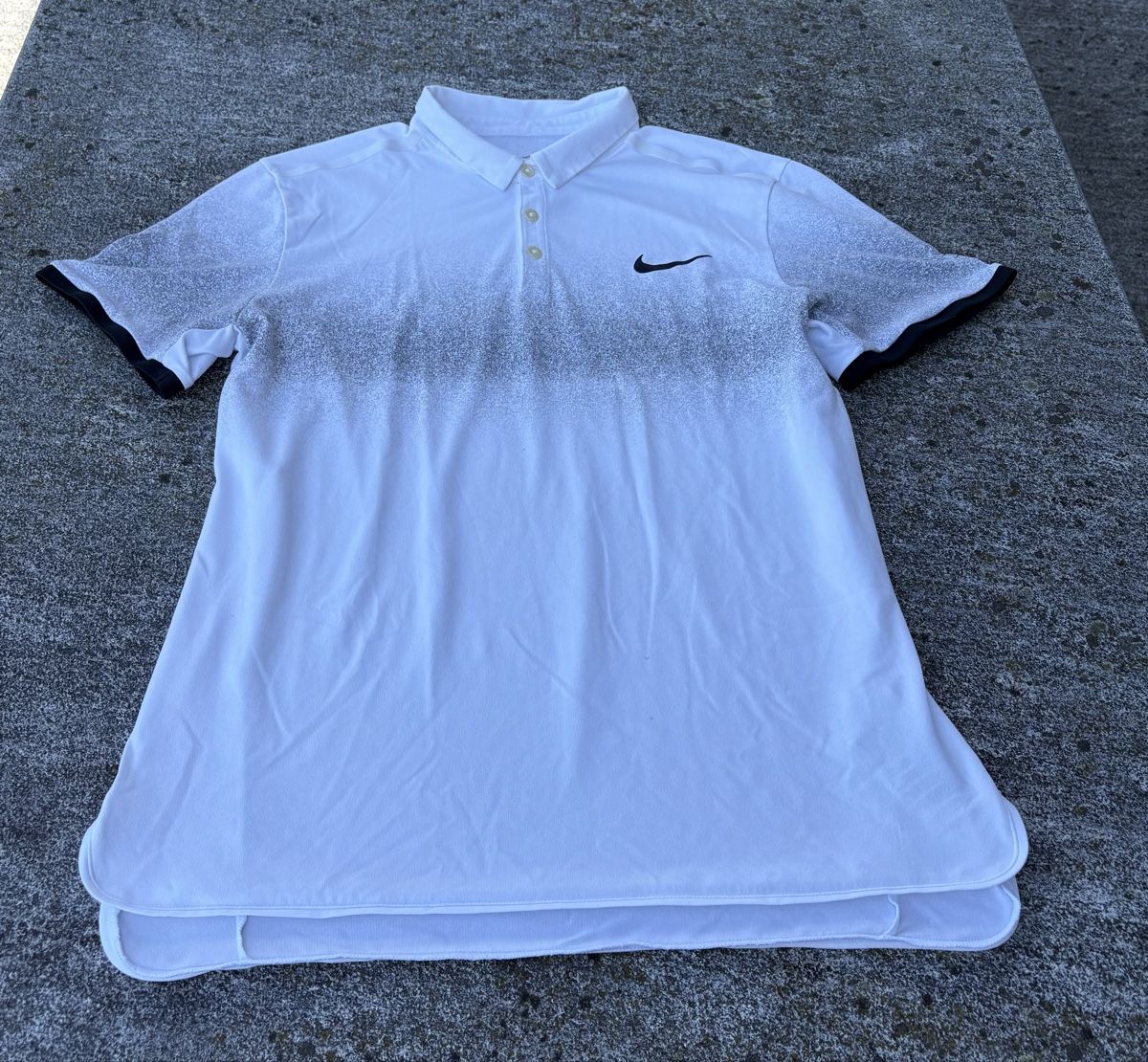 Nike Magliette Polo: Roger Federer Polo Nike Grösse M weiss mit RF Logo – Usato da Freienstein venduto da Golfbueb