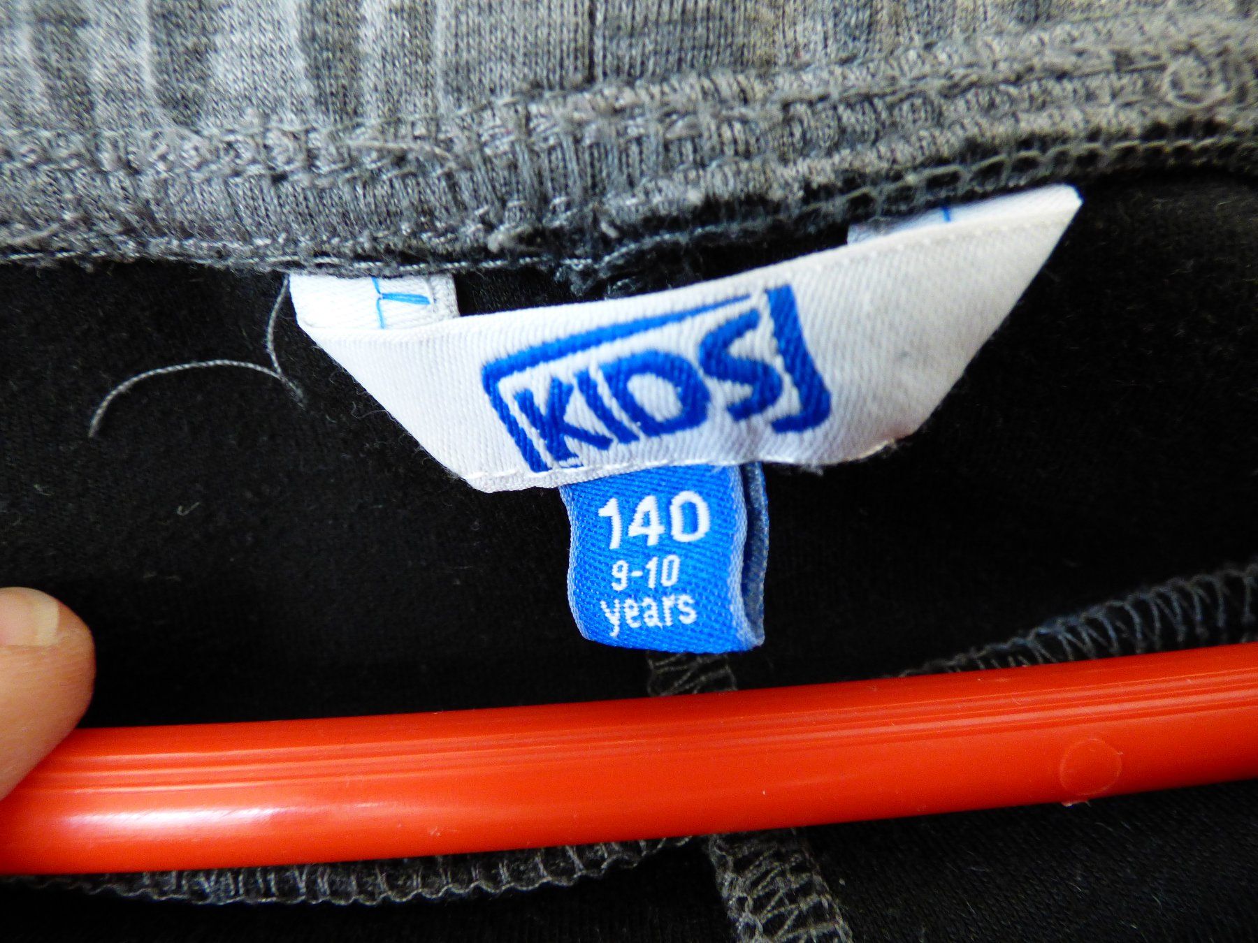 Pantaloni: Kinder Trainerhose Gr. 140 – Usato da Zürich venduto da Goulliver 1
