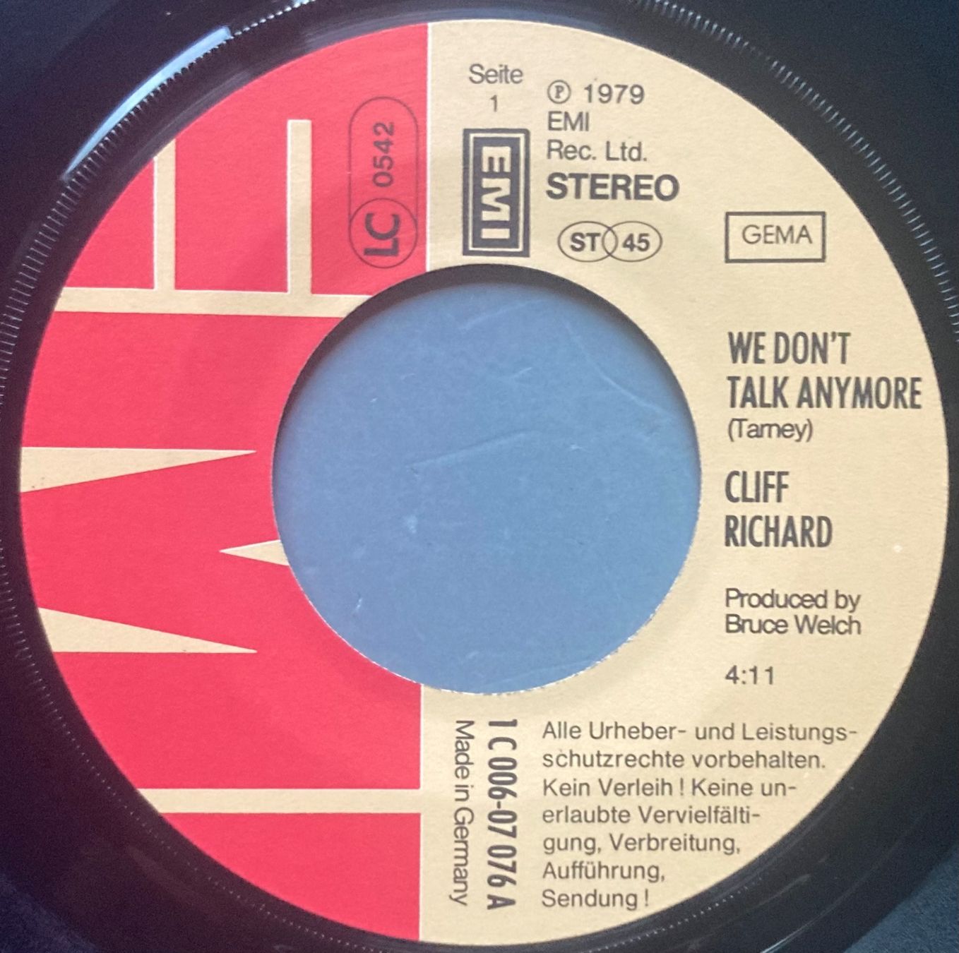 Dischi in vinile: CLIFF RICHARD - WE DON'T TALK ANYMORE – Usato da Poliez-Pittet venduto da Newtown-Records 2