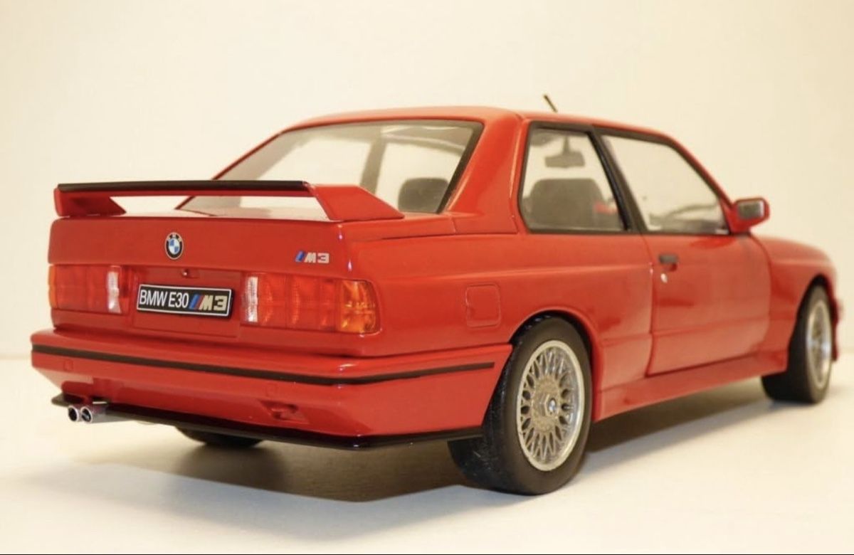 BMW Modellautos: BMW M3 E30 rot 1:18 ungeöffnet  – Neu und originalverpackt aus Basel von GlaihuenigeCars2025 4