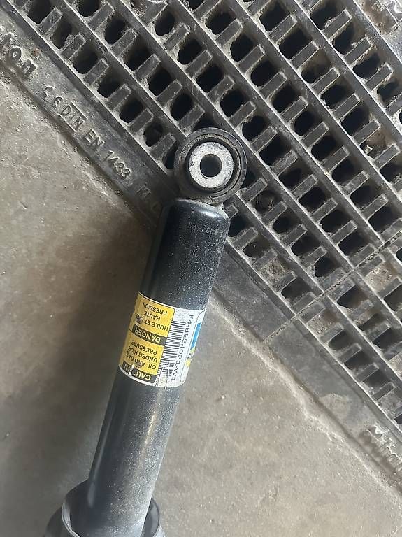 Toutes les pièces auto: Original Tesla Model S Luftfederbein hinten, Bilstein – D'occasion à Zwingen par hic_vj2x 4