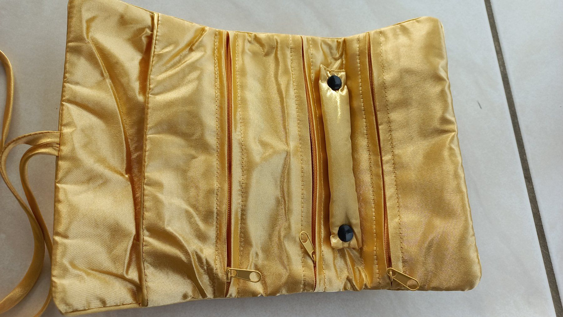 Borse: Schmuck Seiden Rollen Tasche – Nuovo e nell'imballaggio originale da Winistorf venduto da acreativ2 2