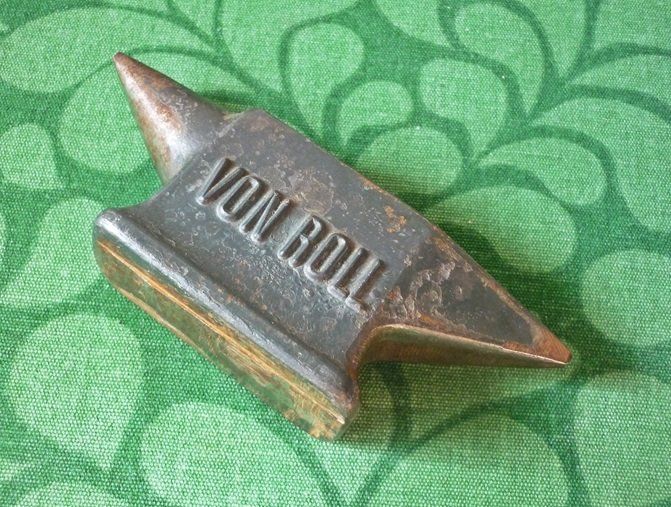 Attrezzi da lavoro: Vintage Mini VON ROLL Amboss – Usato da Adliswil venduto da di_hans 1