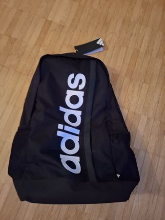 Schwarzer Adidas-Rucksack - Neu mit Etikett! Top Zustand!