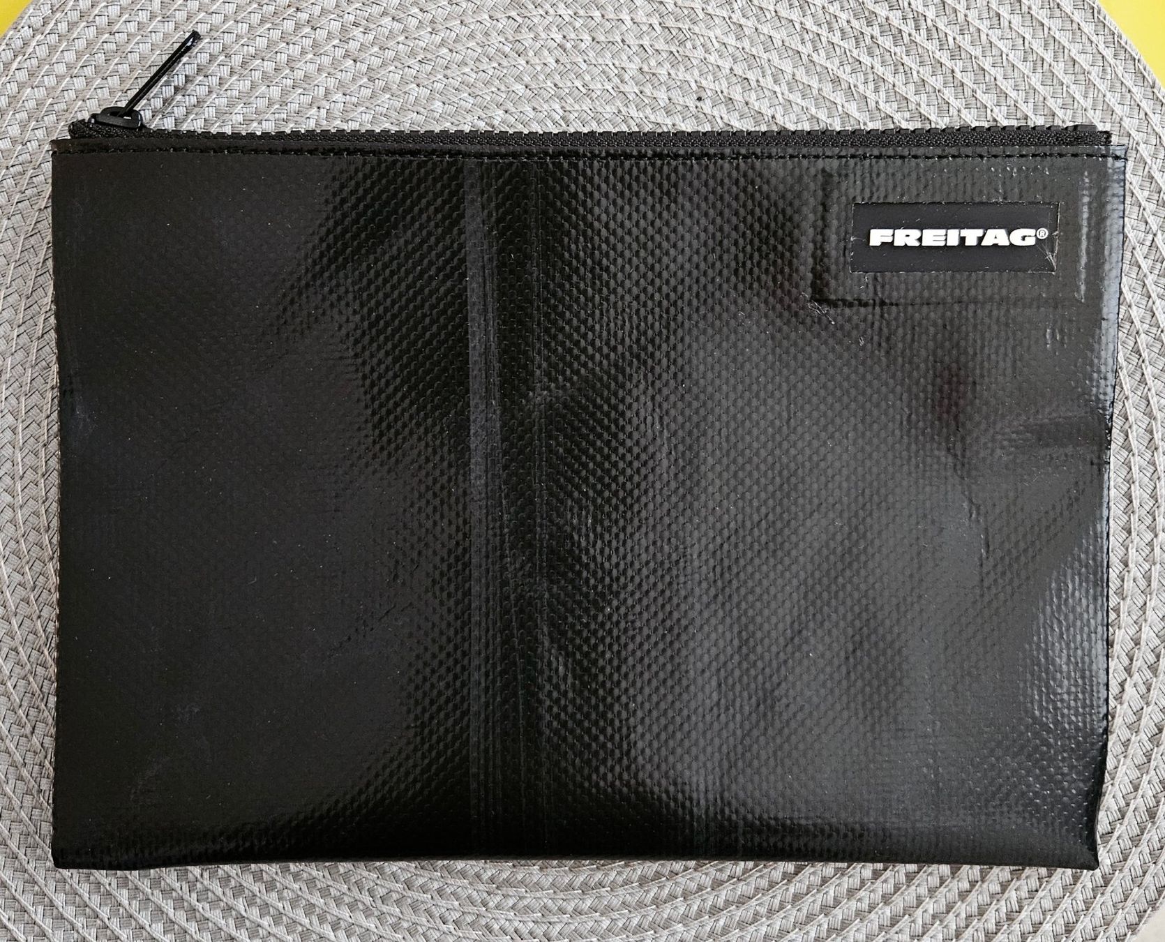 Freitag Borse: Pochette Freitag F07 Chuck All Black – Usato da Biel/Bienne venduto da ypsillon