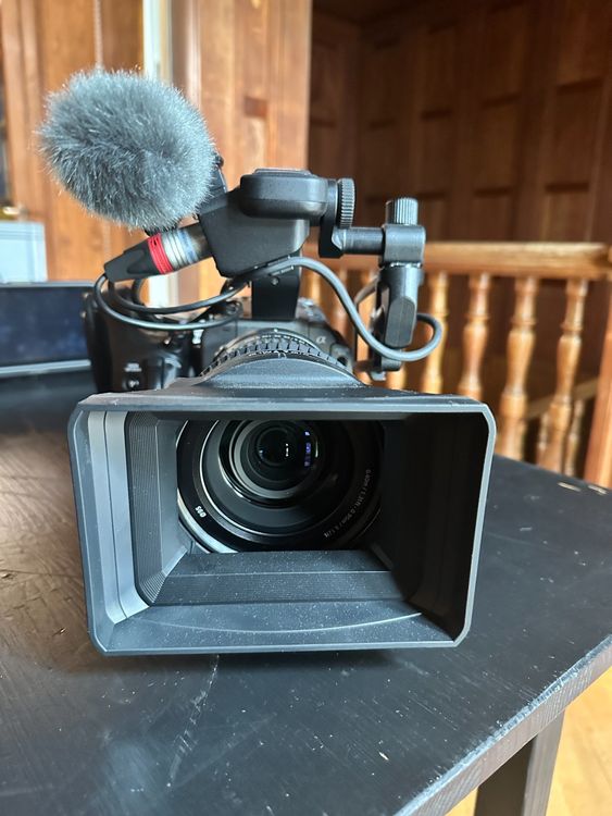 Sony Camcorder: Sony  Cinema Line FX6 Full Frame Professionell Camcorder – Gebraucht aus Basel von Saal-wart 1