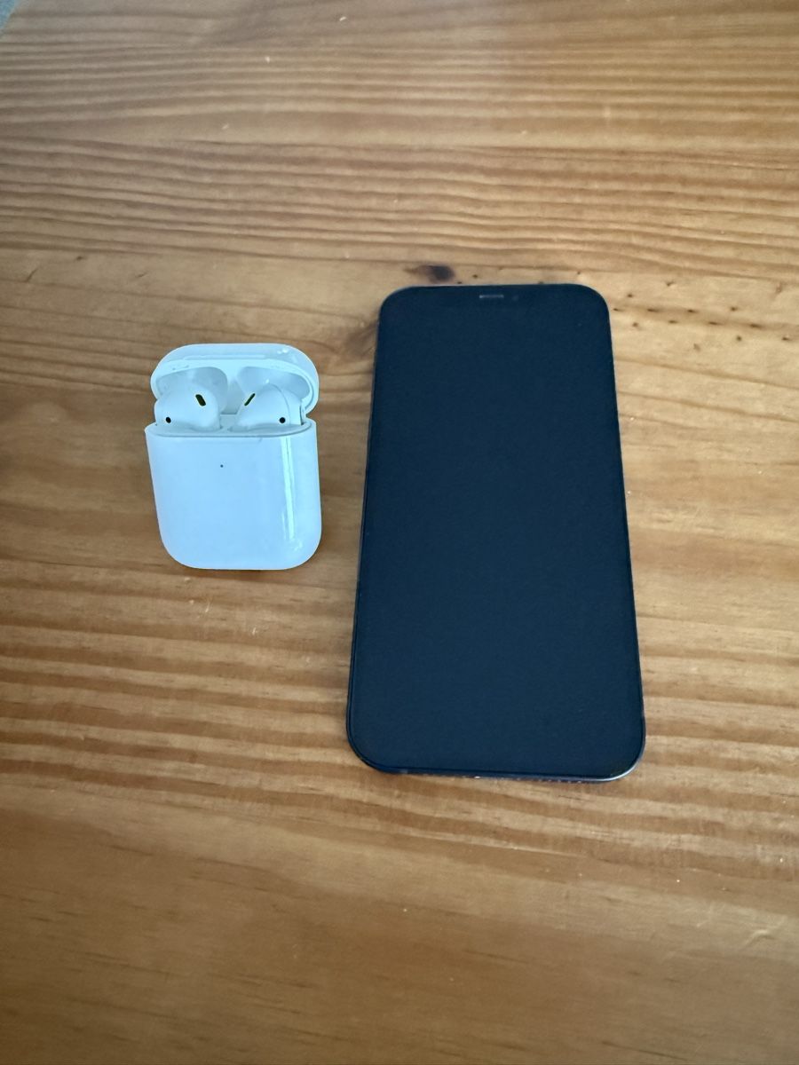 Apple Telefoni cellulari / Smartphones: IPhone 12 inkl. AirPods – Usato da Baden venduto da Creeez