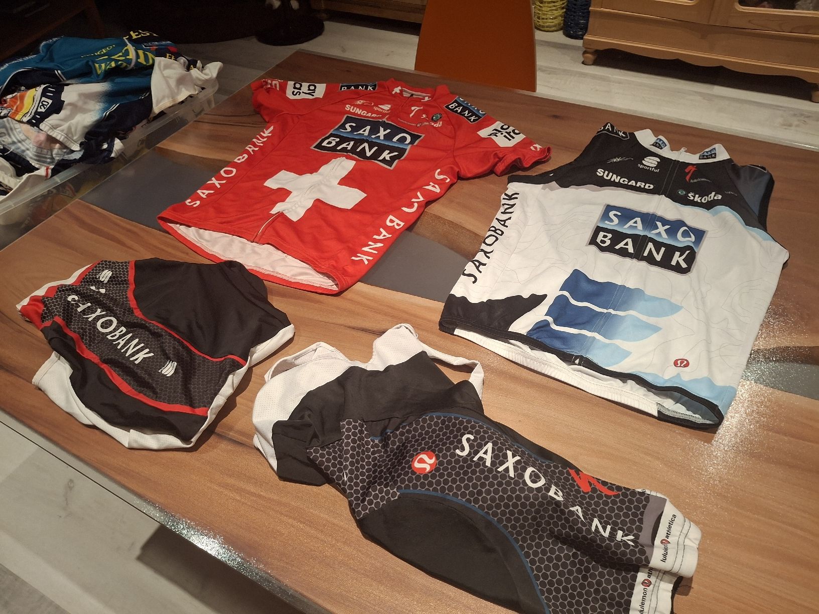 Canottiere & Pantaloni: Velotrikot – Usato da Bennwil venduto da Mdino99