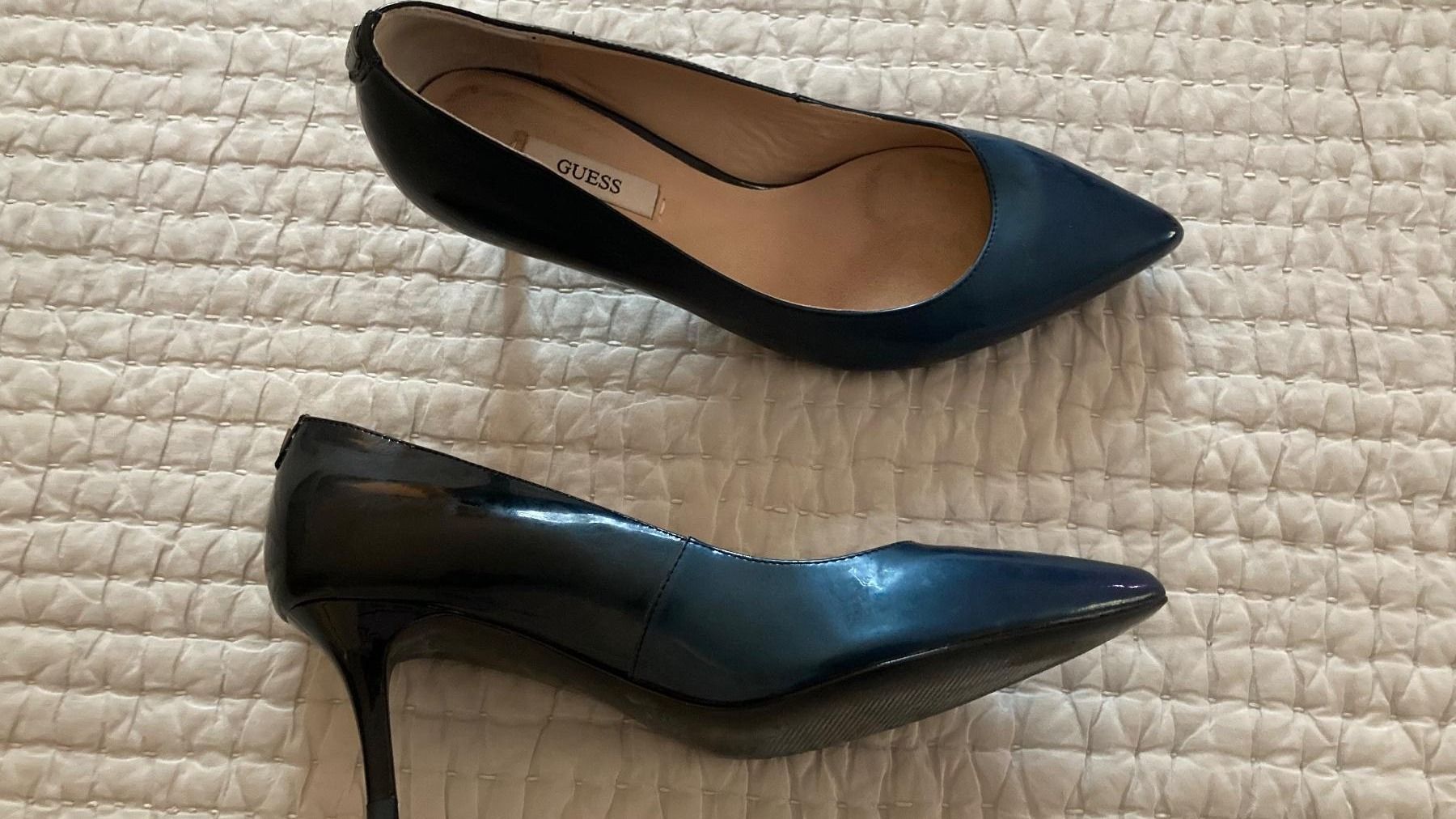 Guess Damenschuhe: GUESS Schuhe mit Absatz, blau schwarz mit Metallic Effect – Gebraucht aus Zürich von ann_ngp7