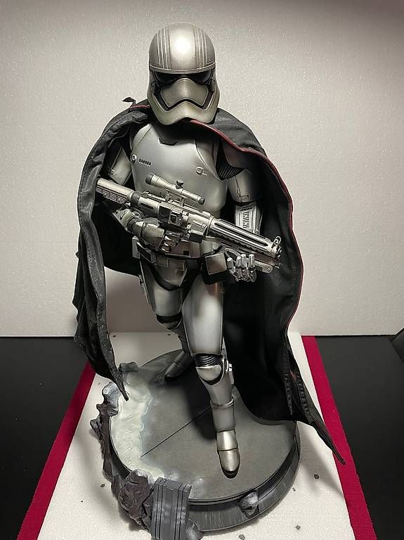 Figuren: Captain Phasma - Star Wars - Premium Format Statue Sideshow – Gebraucht aus St. Gallen von ManuelSt. 3