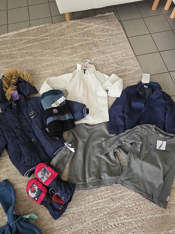 Lotti & Set di vestiti: Jungs kleider – Usato da Birmenstorf AG venduto da JenniferLopetrone 2