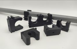 100× PVC Rohrhalter 1022 mm Set (Schwarz)