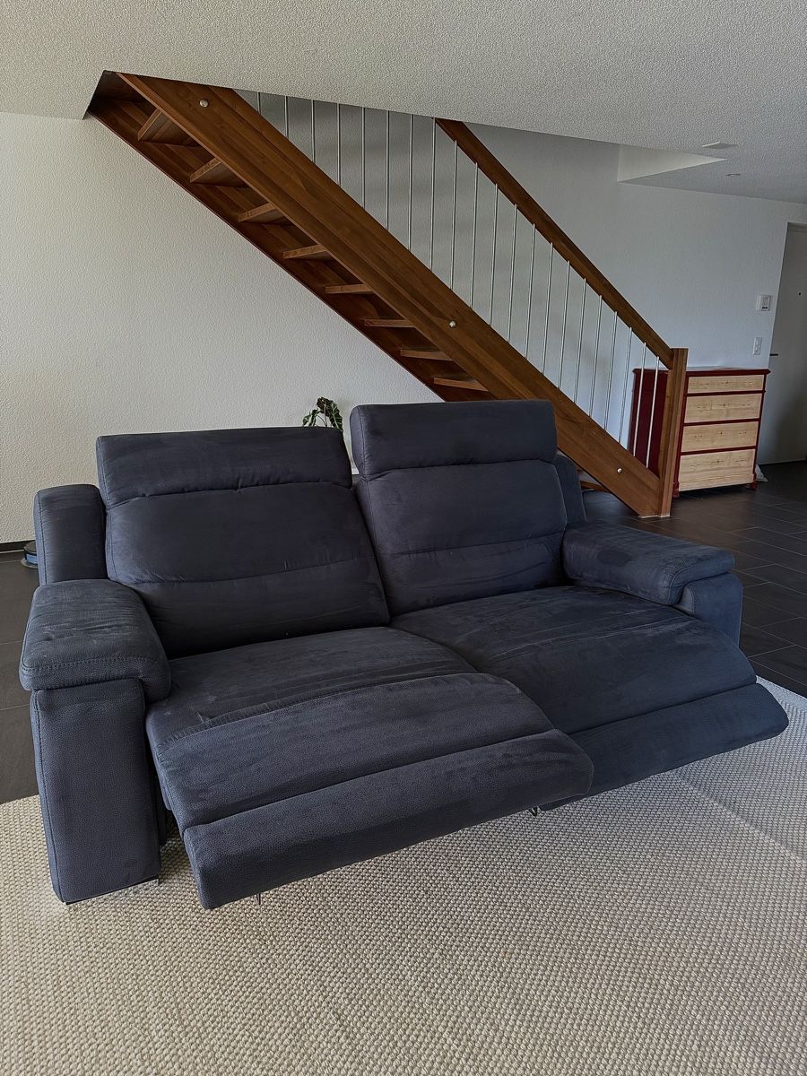 Divani: Comfortable Grey 2-Seater Sofa – Usato da Oberhofen Thun'see venduto da mgncrk 1