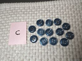 13 Kunststoff Knöpfe Blau