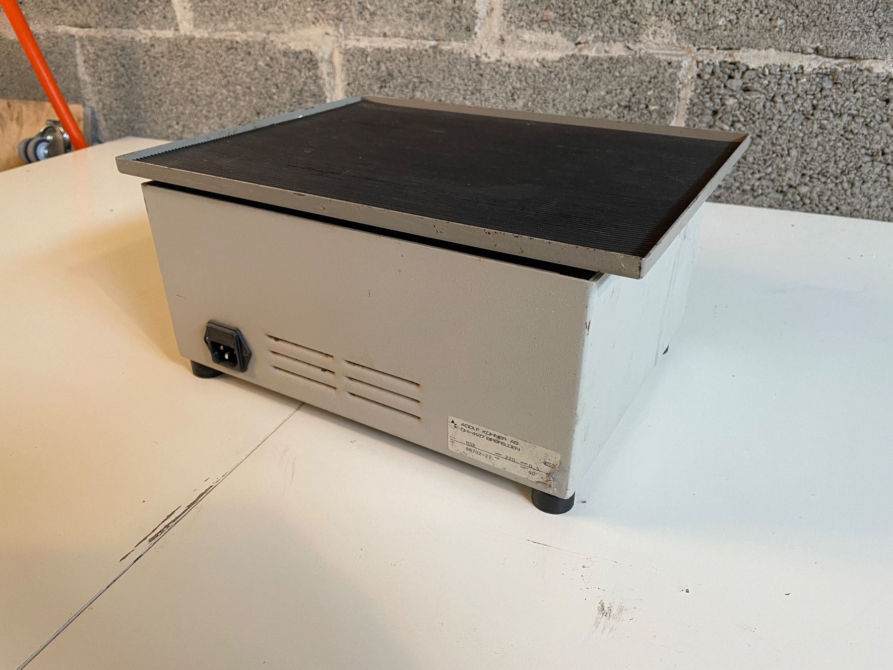 Tutte le macchine: Adolf Kühner Mini Shaker / Plateau oscillant – Usato da Les Acacias venduto da Lynncia 3