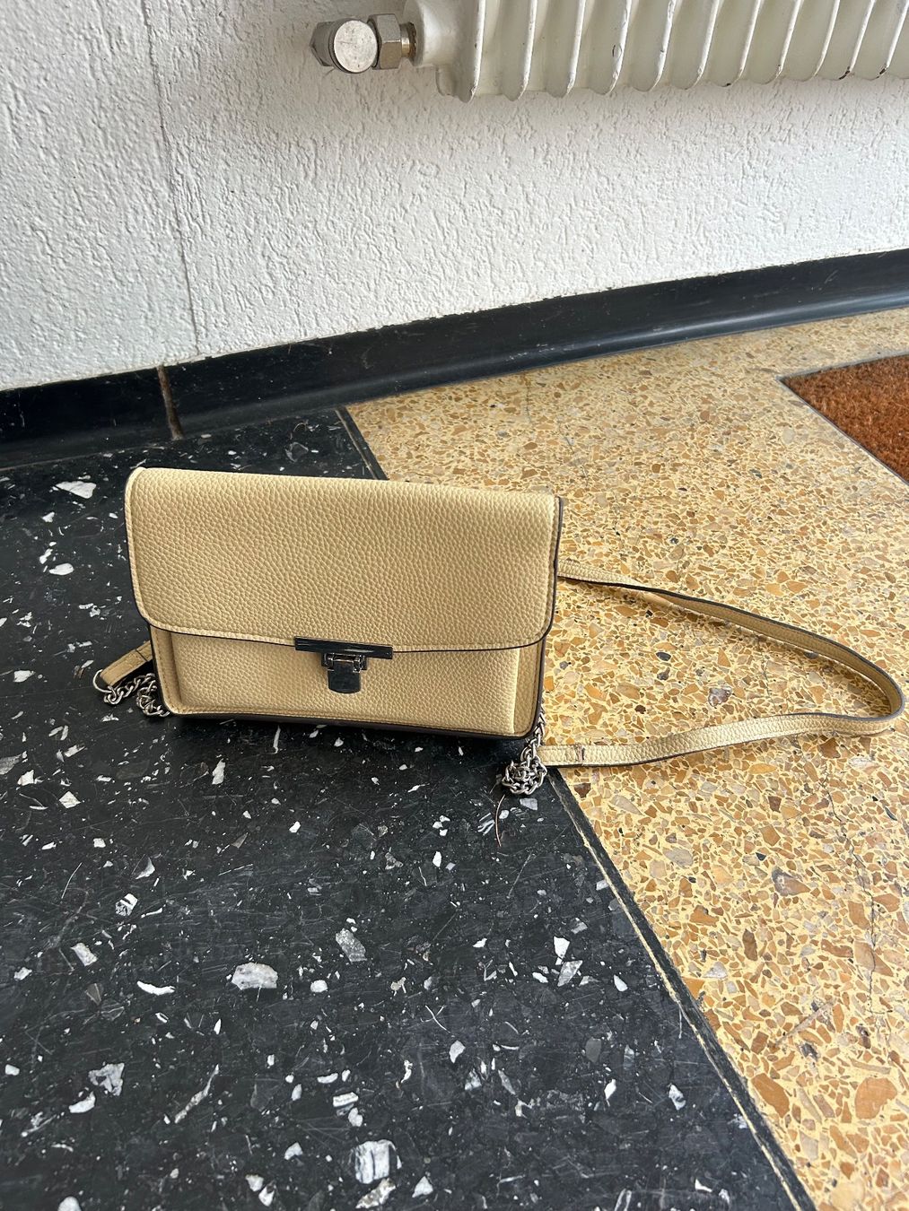 Sacs femmes: Handtasche klein beige/hellgelb – D'occasion à Wabern par belka72