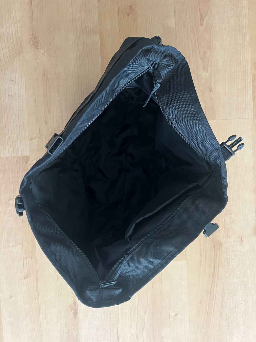 Nike Borse: schwarze Nike AF1 Tasche – Usato da Muri b. Bern venduto da SigridW 3