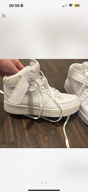 Scarpe da uomo: Coole weisse Sneakers  – Usato da Cham venduto da VStore 1