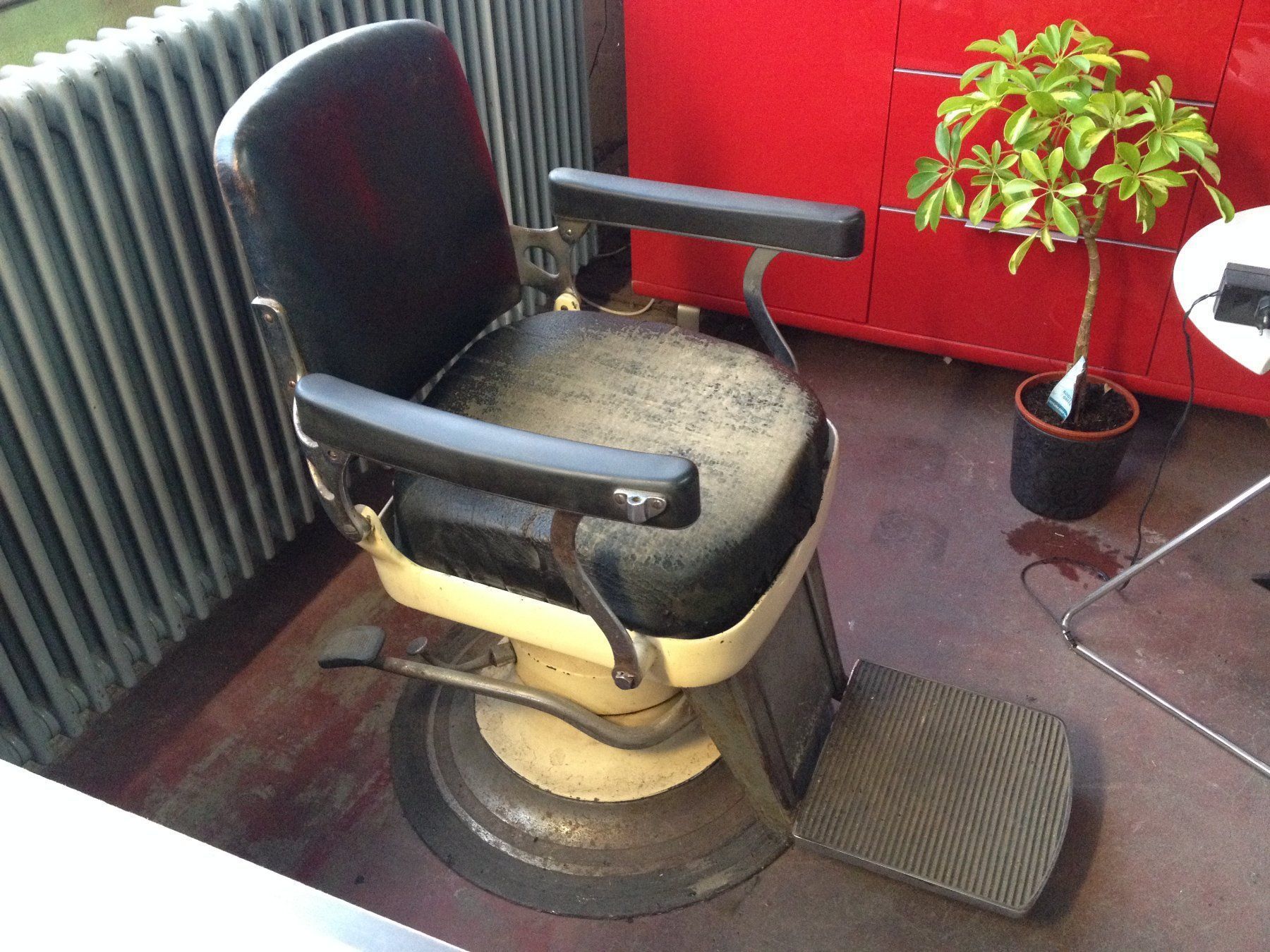Poltrone: Vintage siège de Barbier / coiffeur – Usato da Vuiteboeuf venduto da broticaire 1