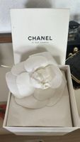Chanel Camélia, broche en soie, ancienne , avec boîte!