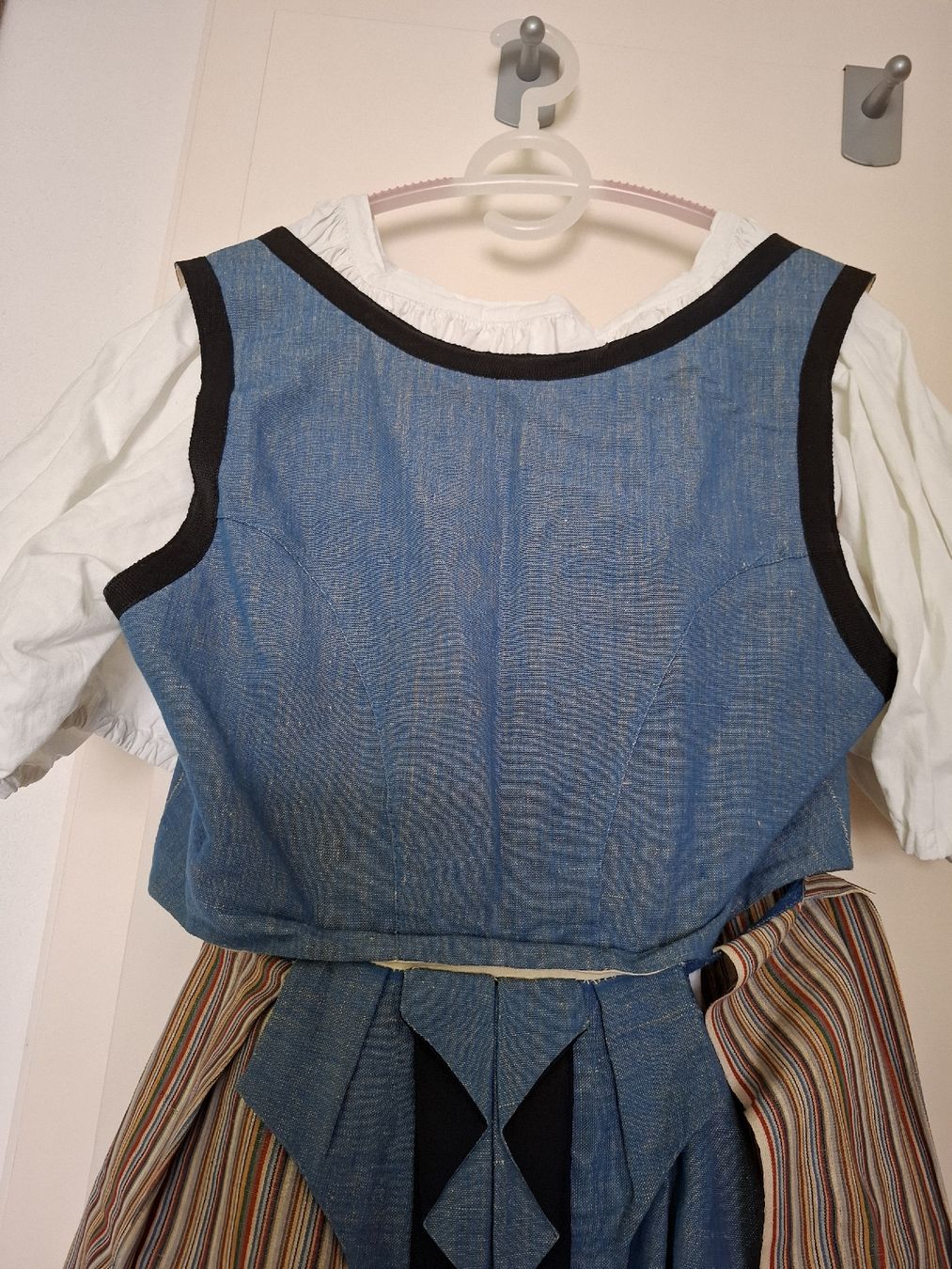 Costumi: Berner Werktagstracht – Usato da Thun venduto da kw50 3