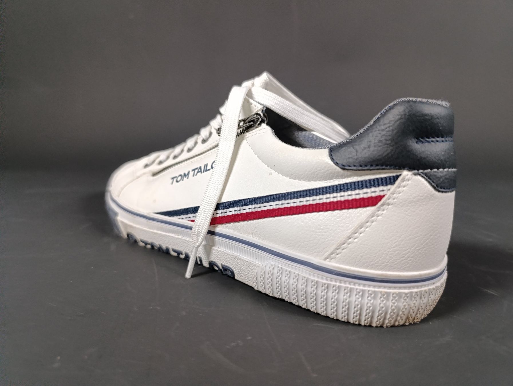 Tom Tailor Scarpe da uomo: TOM TAILOR Chaussures blanches taille 45 – Usato da Thielle venduto da Plusvalue_Neuchatel 2