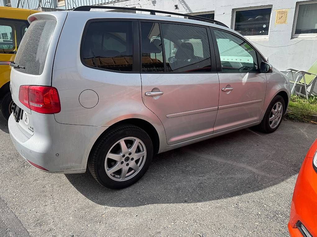 Automobili: VW TOURAN 7 PLATZ ab MFK  – Usato da Chur venduto da Cardinal1 9
