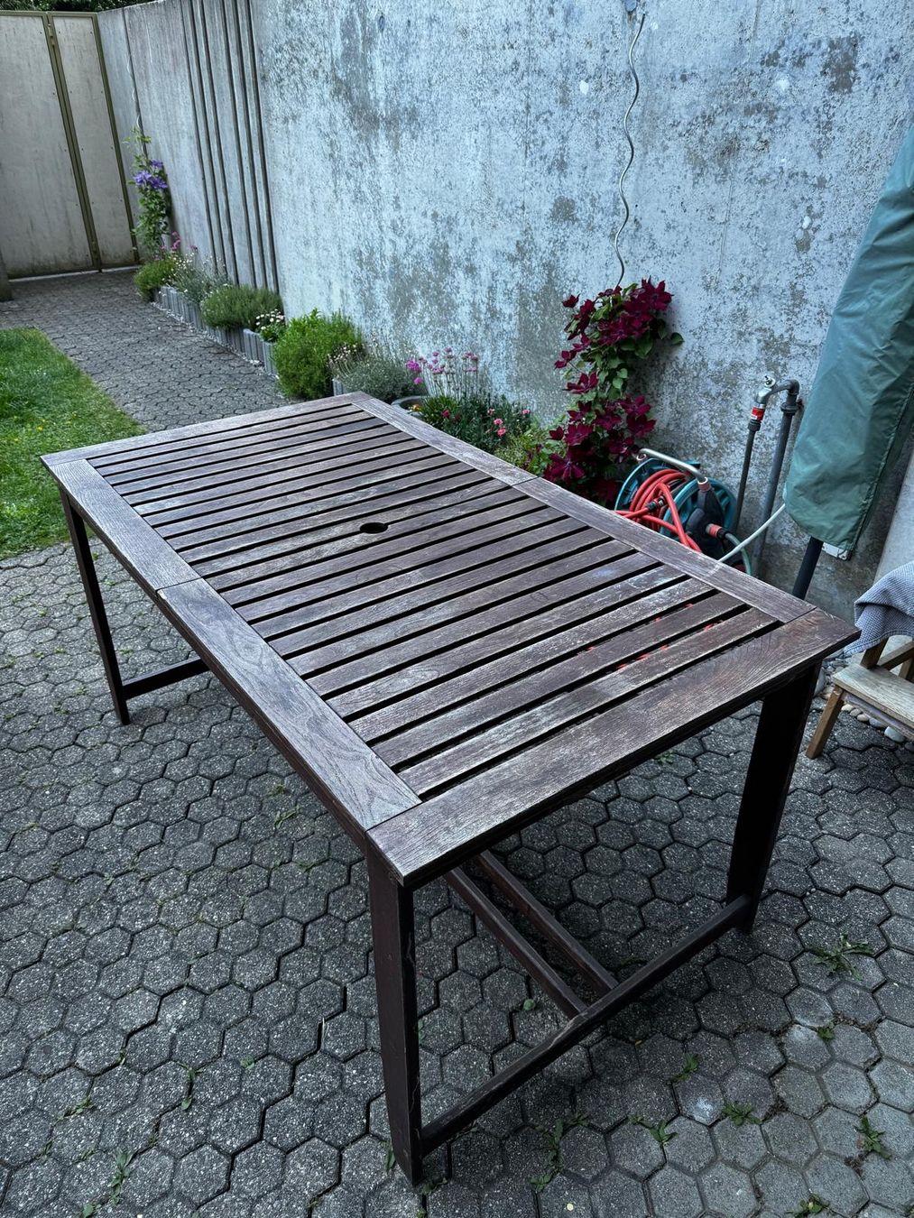 Set di tavolo e panche: Gartentisch mit 4 Stühlen Holz gebraucht – Usato da Kaiseraugst venduto da caj_w5wm 3