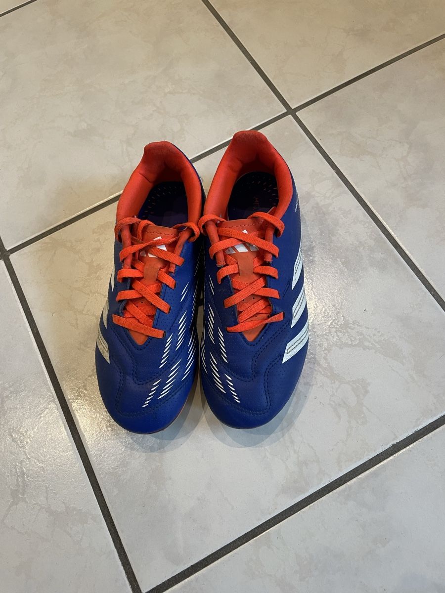 Adidas Chaussures garçon: Fussballschuhe Adidas Predator – D'occasion à Sarnen par Lena-L 2