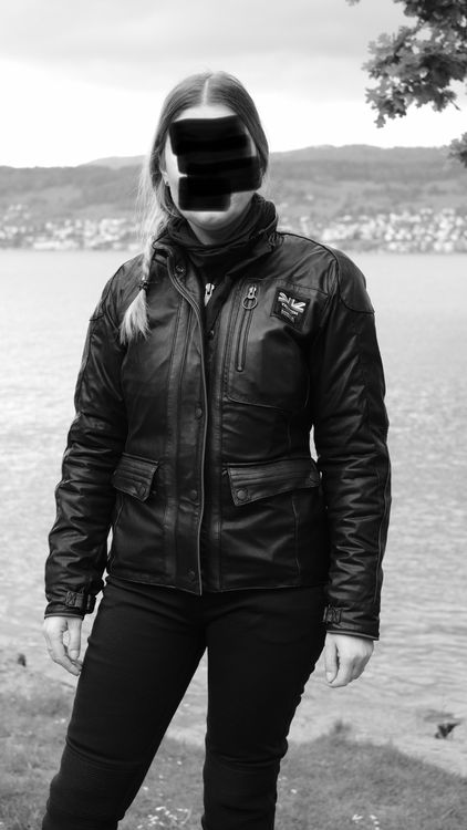 Triumph Frauen Motorradlederjacke M (Gebraucht) in Zürich für