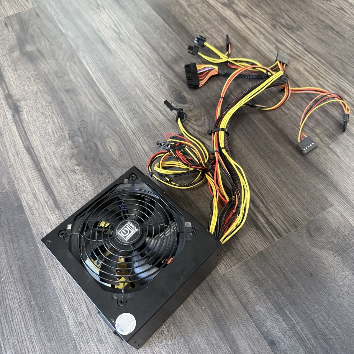 Componenti elettronici: Alimentation PC LC-Power LC6550 V2.3 550W – Usato da Evilard venduto da Adrien___2