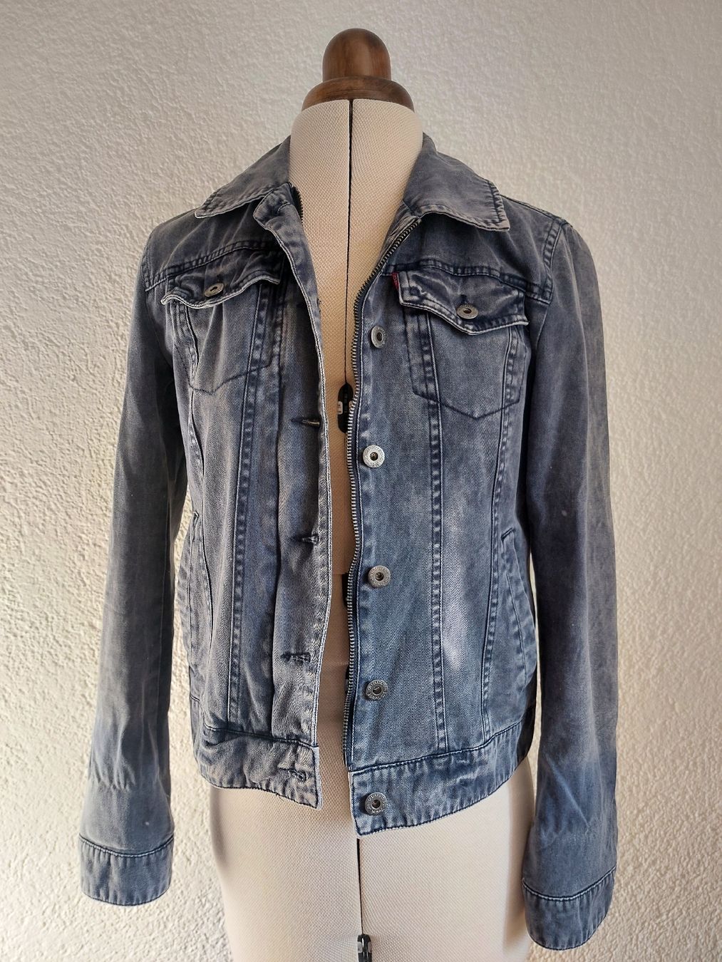 Levi's Jacken: Levis Jeansjacke Gr. XS/S – Gebraucht aus Horgen von prinza