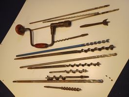 Hand Bohr Gerät mit diversen Bohrer