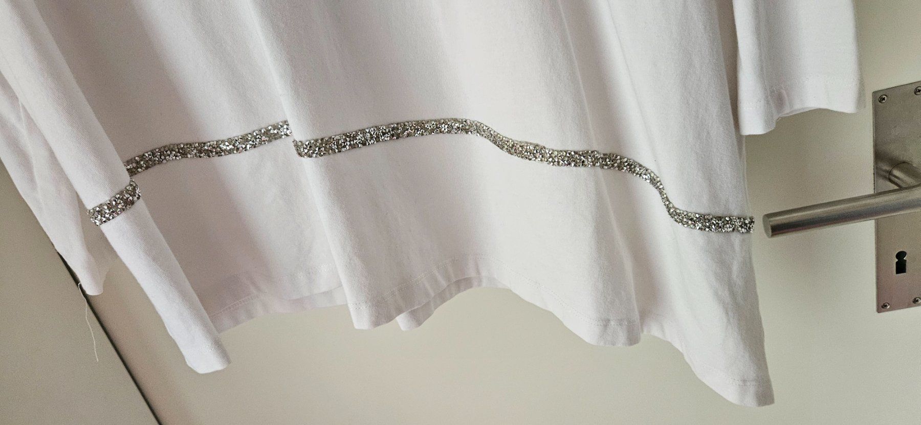 Maglioni & Felpe: Asymetrischer Pulli mit Glitzer in Weiss Gr. 44/46 – Usato da Zweidlen venduto da Shubli 1