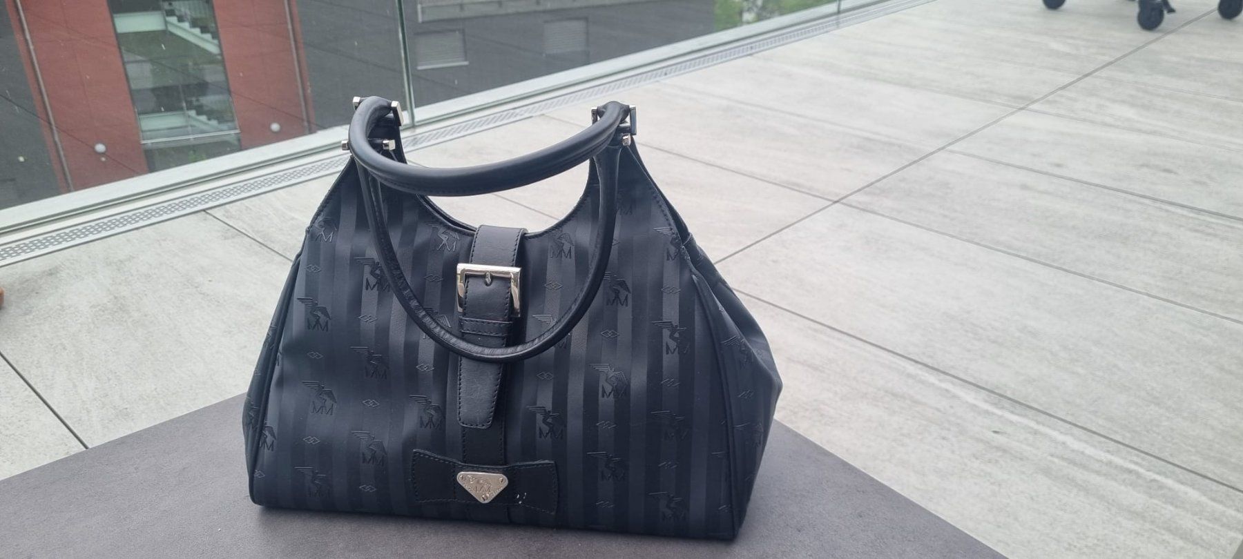 Taschen für Damen: Maison Mollerus Handtasche, Leder, Schwarz – Gebraucht aus Adlikon b.Regensdf von rut_q9zd