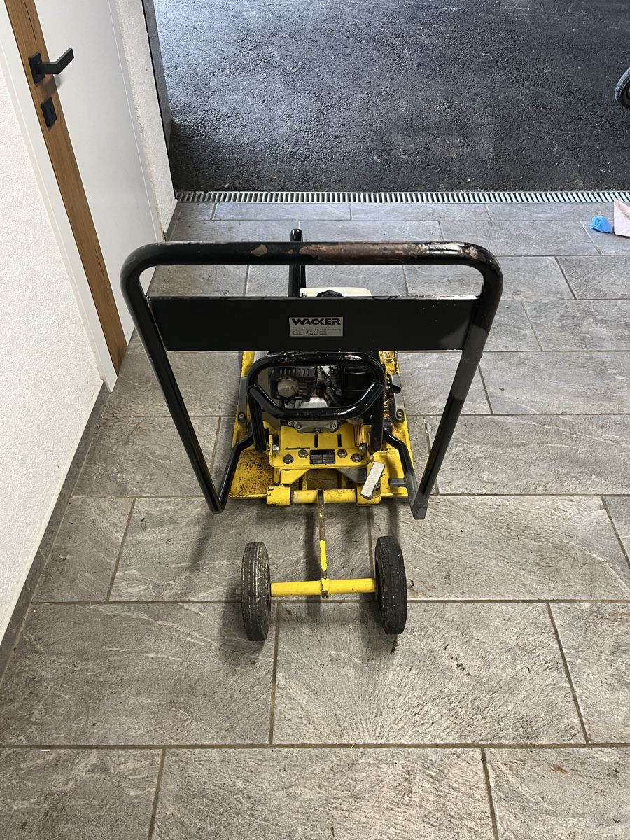 Wacker Neuson Toutes les machines: Wacker Vibroplatte – D'occasion à Uttigen par Safety123 2