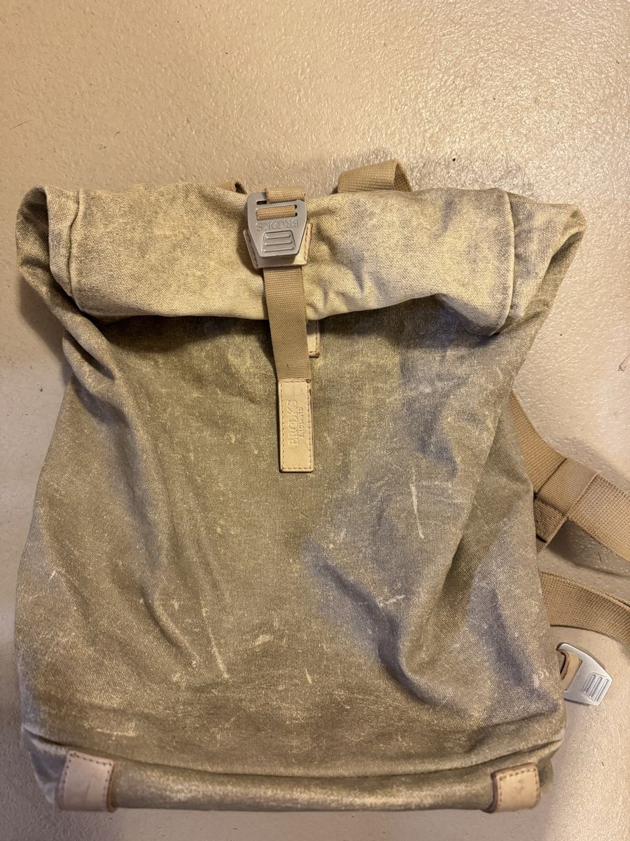 Brooks Rucksäcke: Brooks Rolltop Rucksack – Gebraucht aus Bäch SZ von chrk