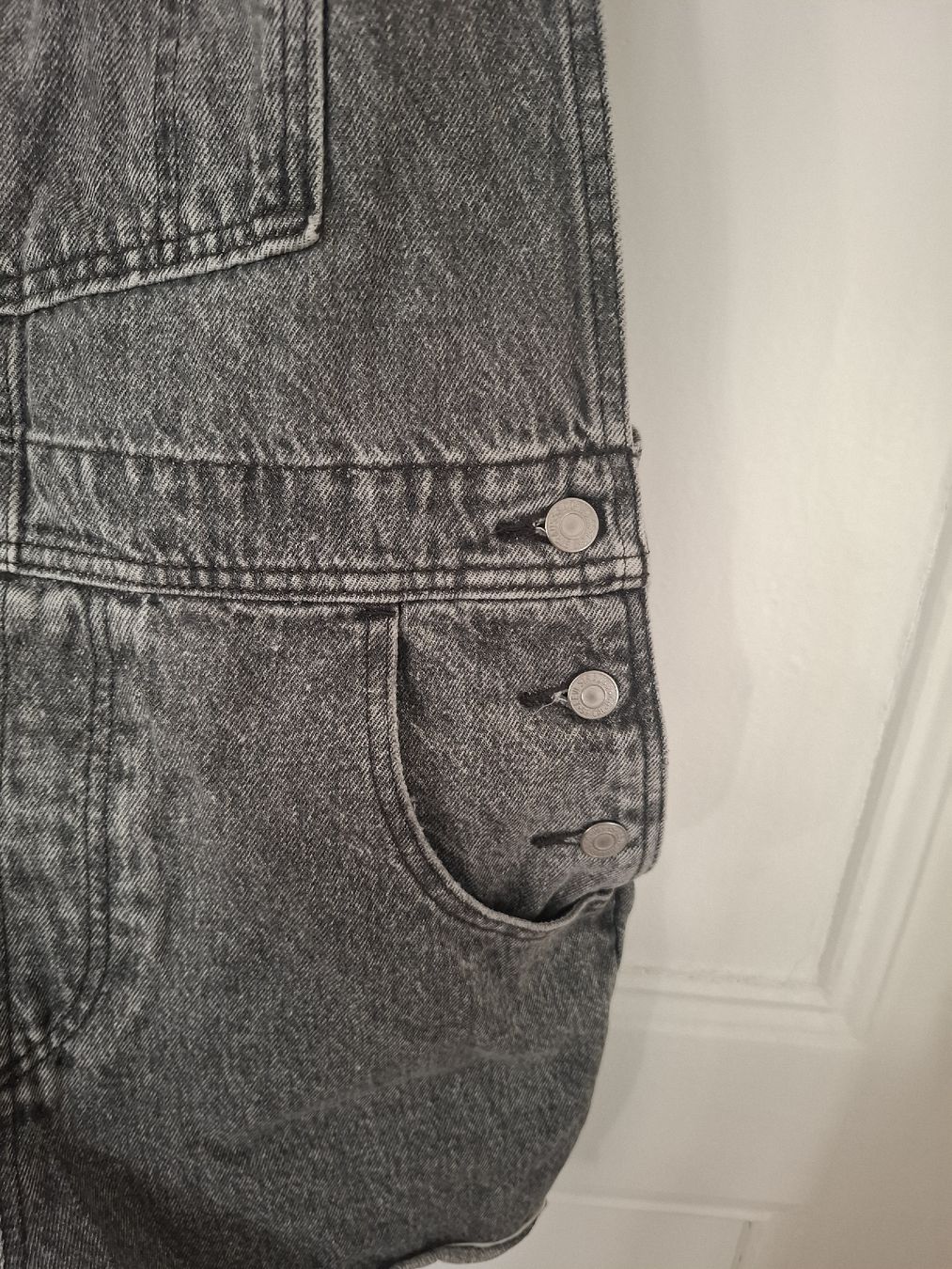 Levi's Jeans: Kurze Levis Latzhose  – Gebraucht aus Bern von Belverdere21 4