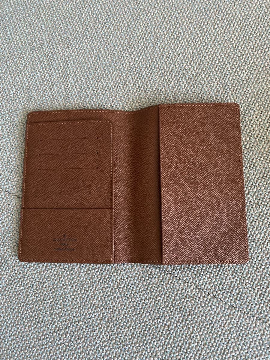 Louis Vuitton Cover & Protezioni schermo: Original Louis Vuitton Reisepass Hülle – Nuovo e nell'imballaggio originale da Kaiseraugst venduto da RJ03 2