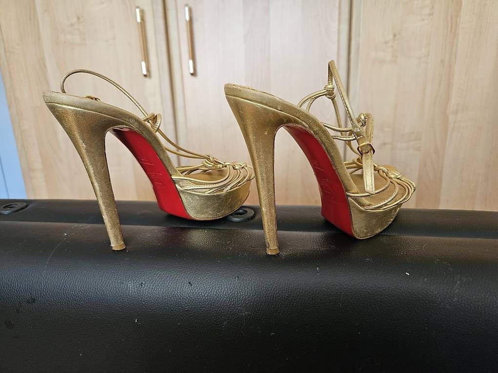 Scarpe da donna: Louboutin 140 couleur or taille 36 1/2 – Usato da Bernex venduto da Steph730 2
