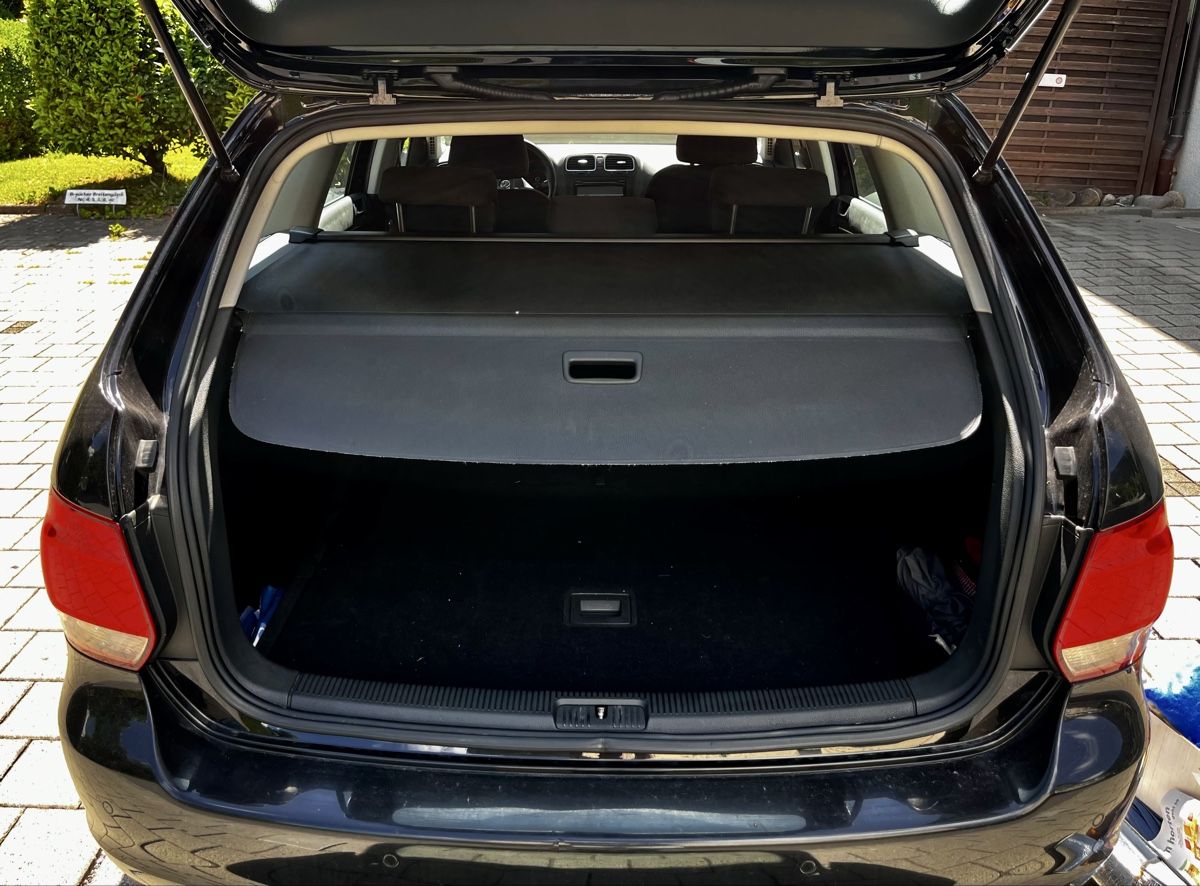 VW Automobili: VW Golf 4 Var. 1.4TSI, schwarz – Usato da Niederlenz venduto da Markus-74 4