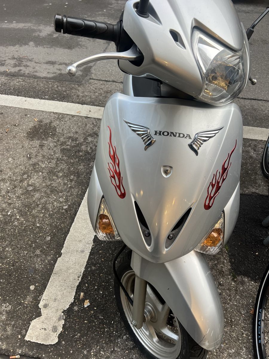 Honda Scooter: Honda lead 110 – Usato da Zürich venduto da titi2092 4