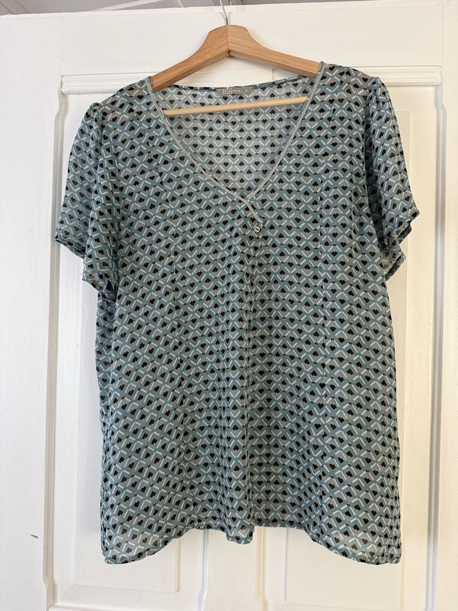 Blusen: Kurzarm-Bluse Nile XL – Gebraucht aus Safenwil von Empez 1