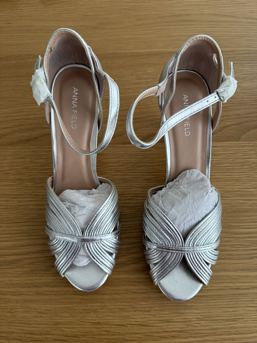 Scarpe da donna: Schuhe Gr.40 ungetragen – Nuovo (secondo la descrizione) da Zürich venduto da tzi_w9qk
