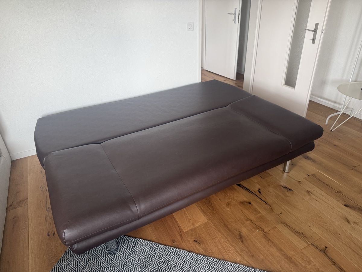 Sofas: Schlafsofa braun Kunstleder – D'occasion à Ebikon par derderverkauft 2