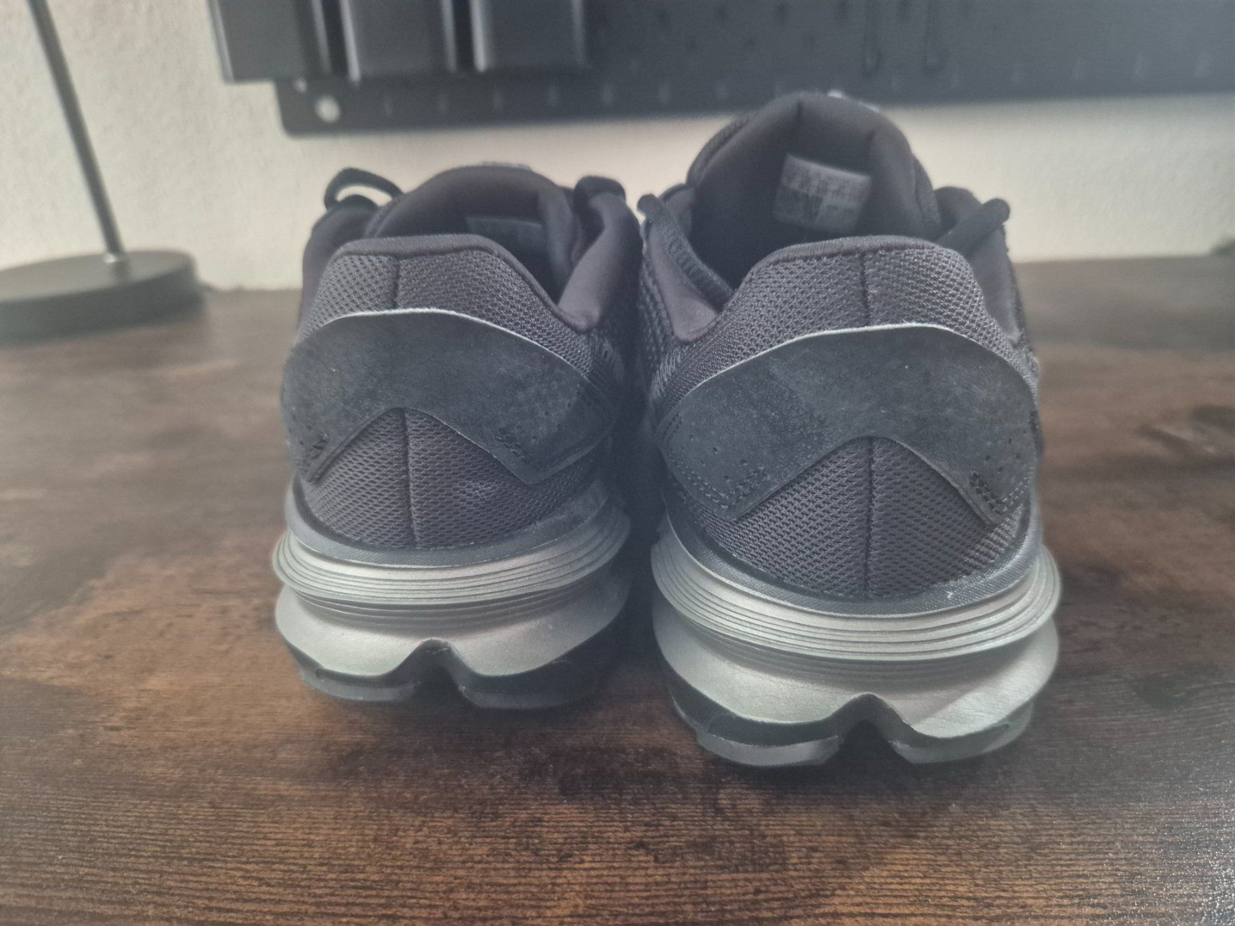 Adidas Scarpe da uomo: Adidas Sneaker schwarz Grösse 40 – Usato da Holderbank AG venduto da Ohngesichtli 2