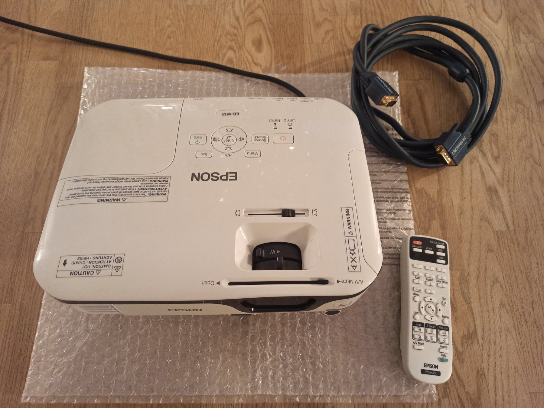 Epson Vidéoprojecteurs: Beamer Epson EB-W12 mit Fernbedienung Ab 1,- – Défectueux à Oberweningen par mar_87mx